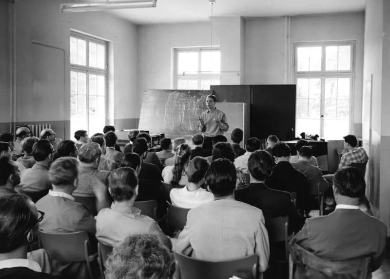 Karlheinz Stockhausen - For documentary purposes the German Federal Archive often retained the original image captions, which may be erroneous, biased, obsolete or politically extreme. Juli 1957
12. I