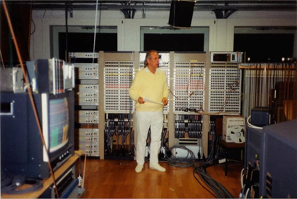 Karlheinz Stockhausen - Karlheinz Stockhausen in the WDR Studio, 1991. (Photo: Kathinka Pasveer)