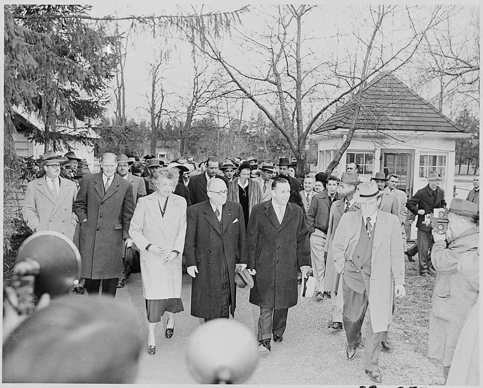 Vincent Auriol - Photograph of Eleanor Roosevelt with French President Vincent Auriol (next to Mrs. Roosevelt) and others, during his... - NARA - 200283.jpg