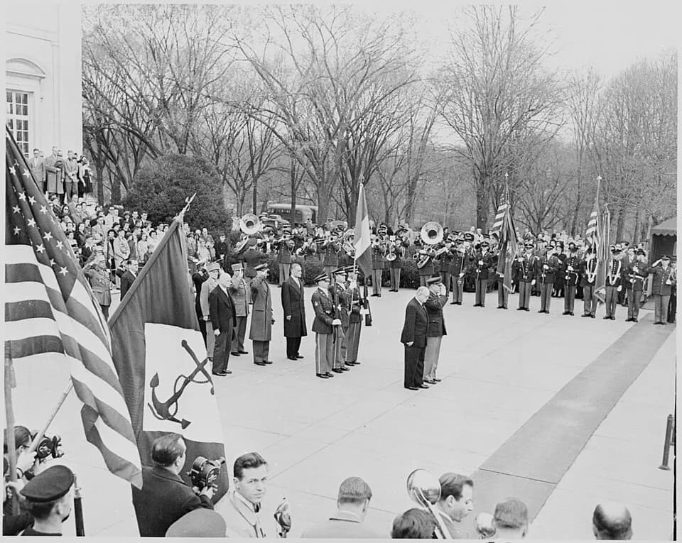 Vincent Auriol - Photograph of French President Vincent Auriol with other dignitaries at the Tomb of the Unknown Soldier in Arlington... - NARA - 200284.jpg
