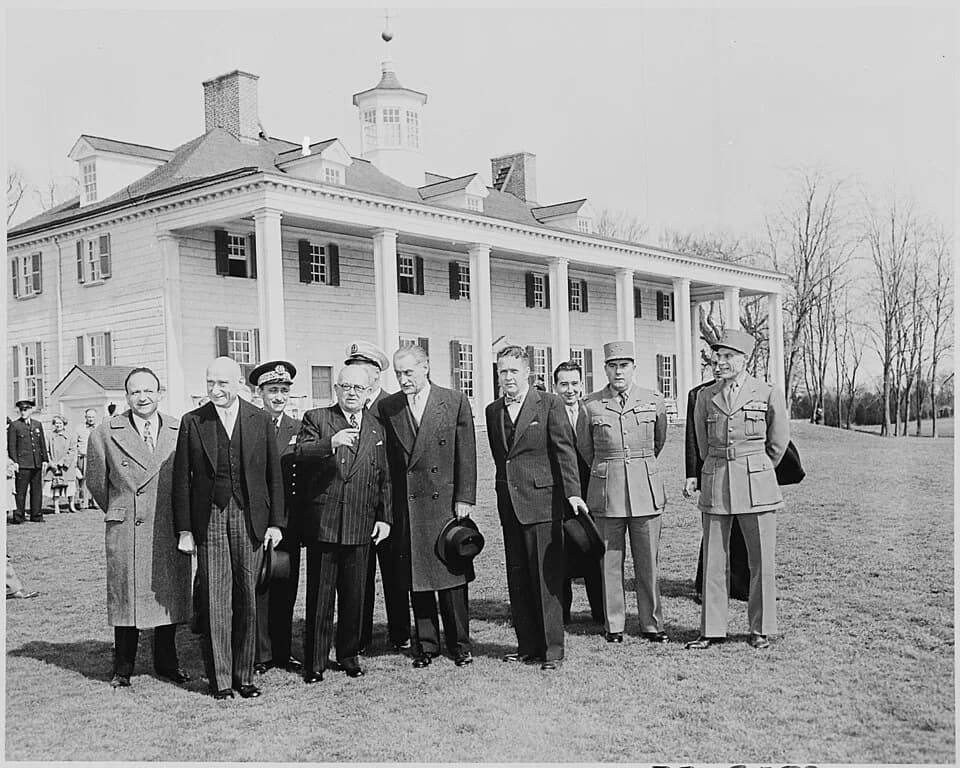 Vincent Auriol - Photograph of President Vincent Auriol of France and other dignitaries outside George Washington's home at Mount Vernon. - NARA - 200286.jpg
