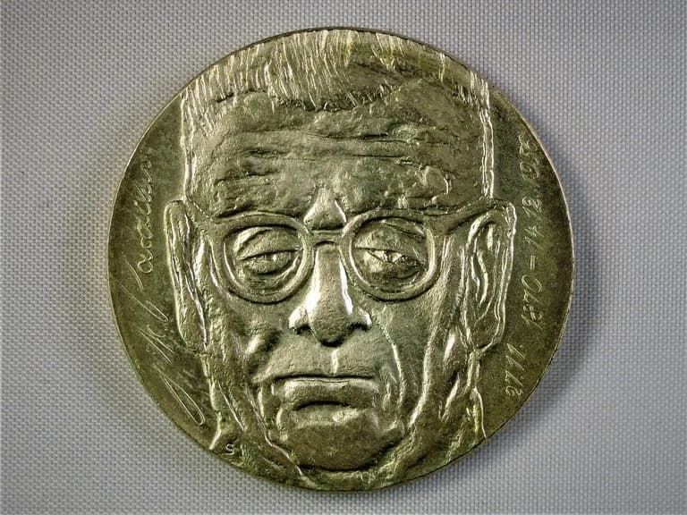 Juho Kusti Paasikivi - Commemorative medal of J. K. Paasikivi, designed by Heikki Häiväoja (1929–2019).