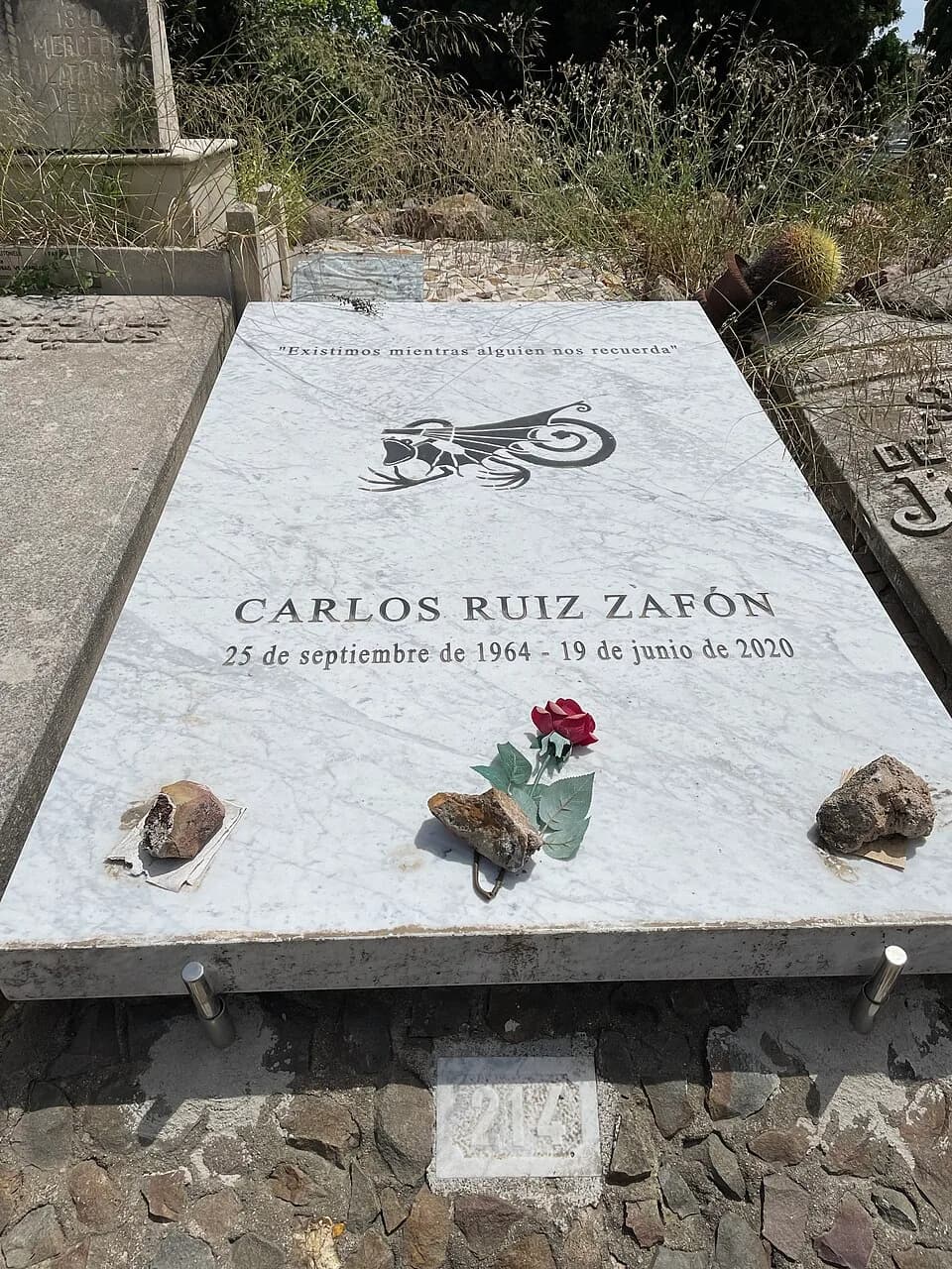 Carlos Ruiz Zafón - Gravestone of Carlos Ruiz Zafón at Montjuïc Cemetery in Barcelona