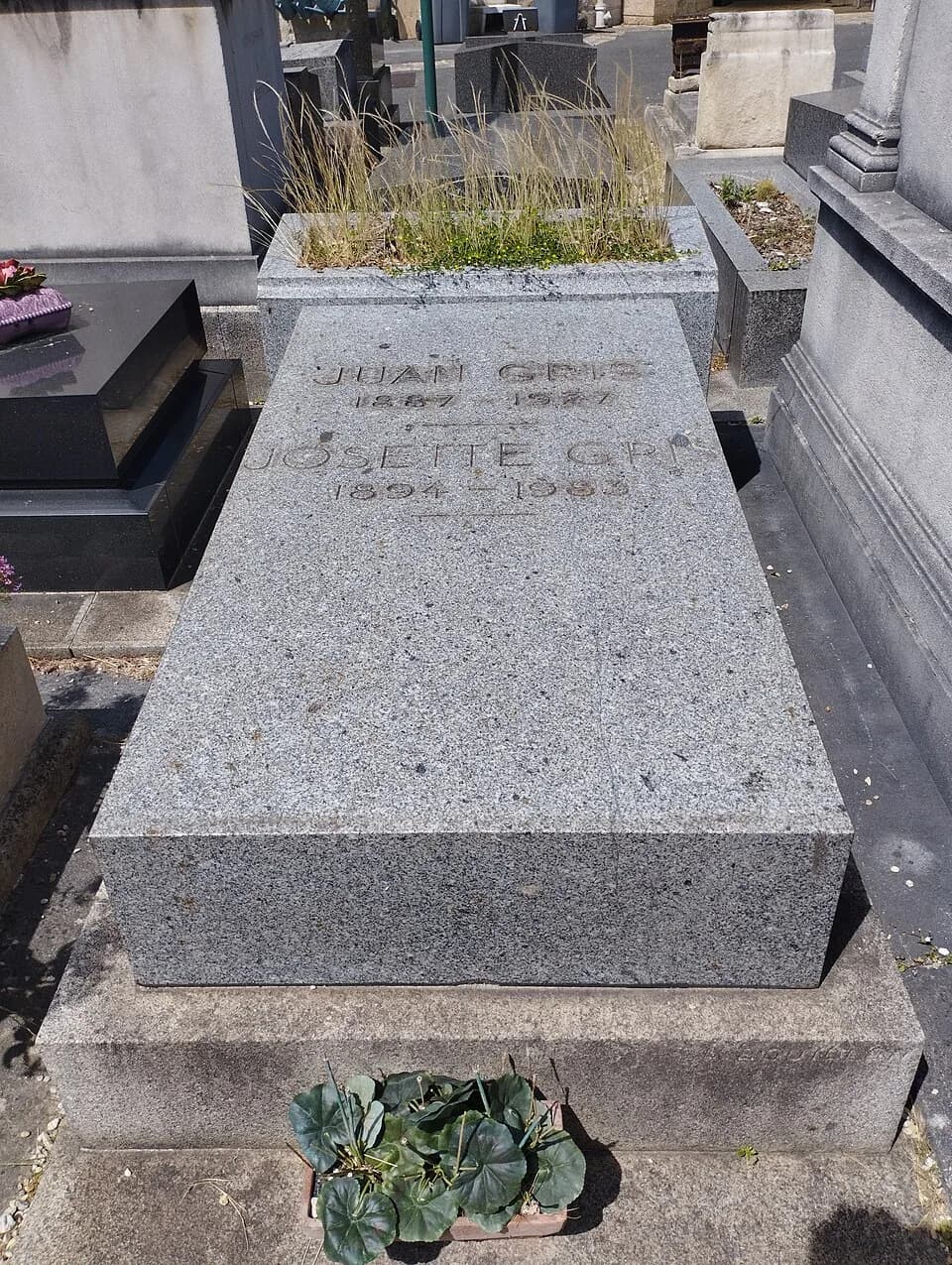 Juan Gris - Tombe de Juan Gris au cimetière de l'Ouest de Boulogne-Billancourt.