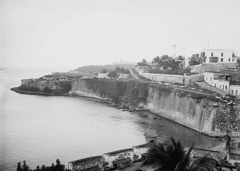 Juan Ponce de León - Casa Blanca and sea wall, San  Juan, P.R