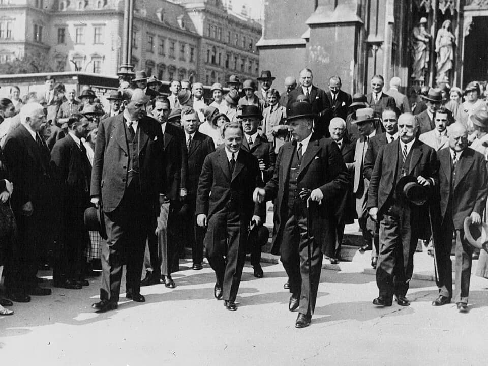 Engelbert Dollfuss - New Austrian Federal Chancellor and christian social politician Engelbert Dollfuss (in centre, without a hat), with Federal President Wilhelm Miklas on his right side, and M.P. Le