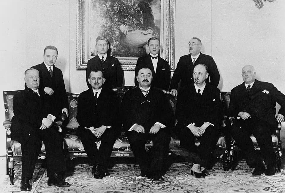 Engelbert Dollfuss - The new Austrian government of Karl Buresch (1932). From left to right side, first row: Vaugoin, Winkler, Buresch, Weidenhoffer, and Heinl; second row: Dollfuß, Schuschnigg, Czerm