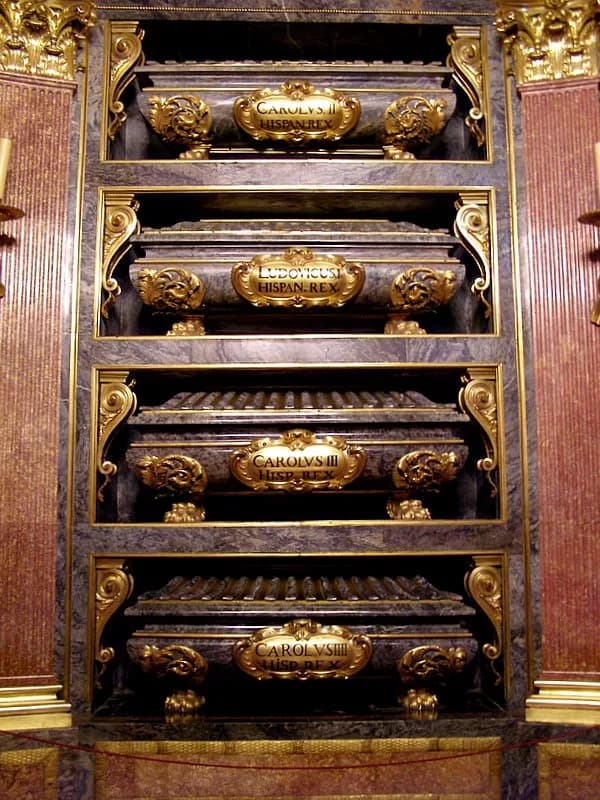 Charles IV of Spain - Sepulcros en el Panteón de reyes del Monasterio de San Lorenzo de El Escorial: De arriba a abajo, contienen los restos de los siguientes monarcas:
Carlos II de España (1661-1700)