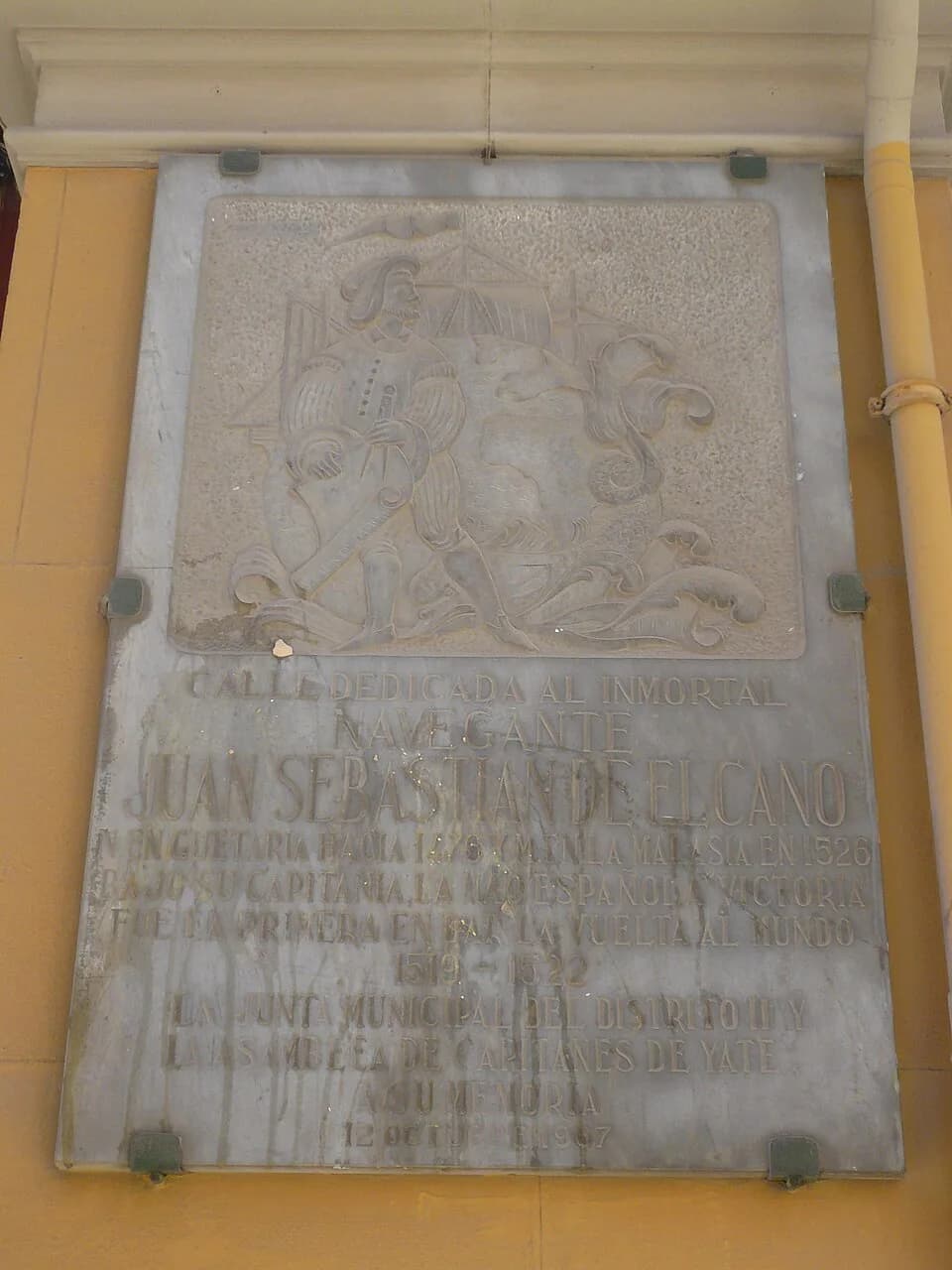 Juan Sebastián Elcano - This is a photo of public art indexed in the cataloge Art Públic of Barcelona (Spain) under the code number