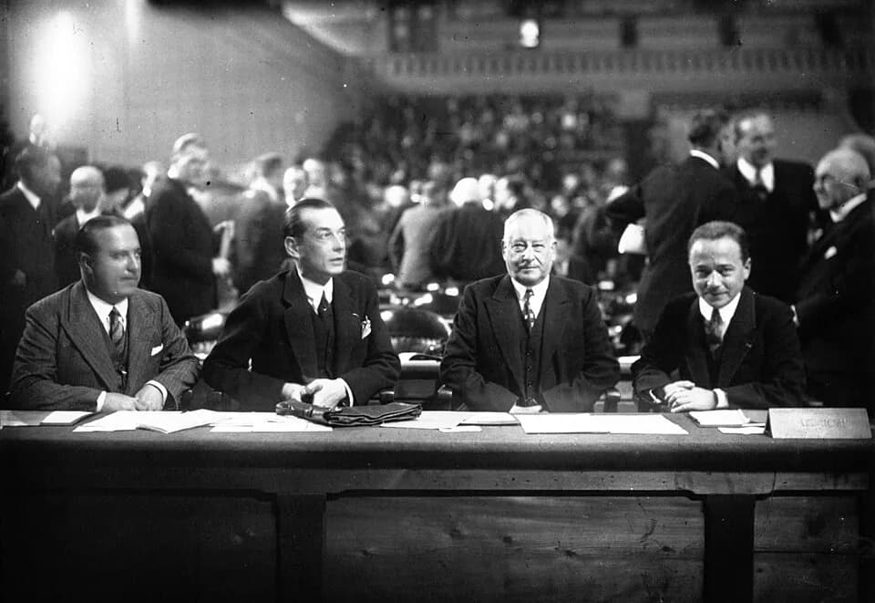 Engelbert Dollfuss - Austrian christian social politician and Federal Chancellor Engelbert Dollfuß (right) with the other members of the delegation to the League of Nations in Geneva, 1933. From left 
