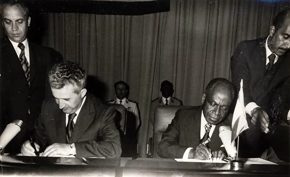 Félix Houphouët-Boigny - Vizita de prietenie a lui Nicolae ceauşescu în republica Coasta de Fildeş la invitaţia preşedintelui Felix Hauhouet-Boigny. Ceremonia semnării documentelor oficiale. (27 febru