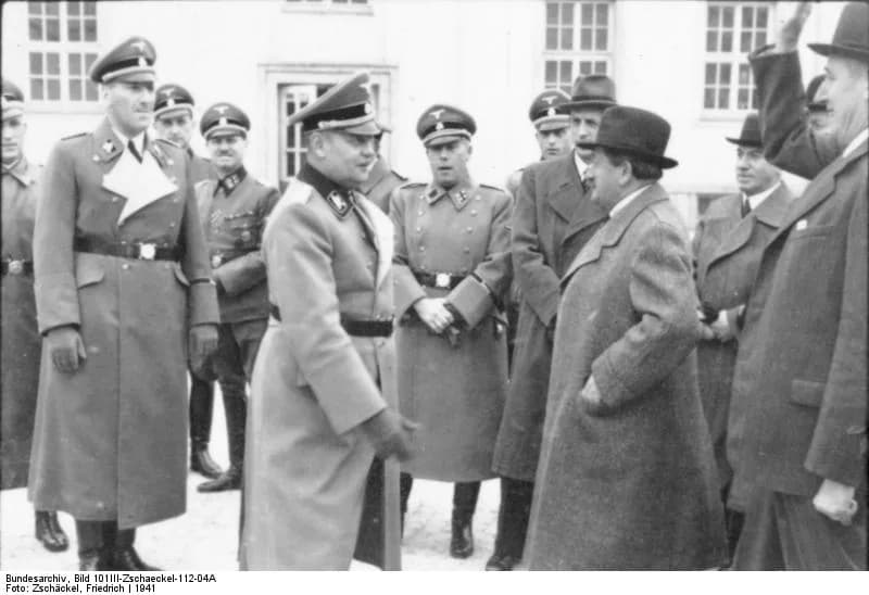 Ernst Kaltenbrunner - Bundesarchiv Bild 101III-Zschaeckel-112-04A, Wien, Technische Führerkorps-Schule.jpg