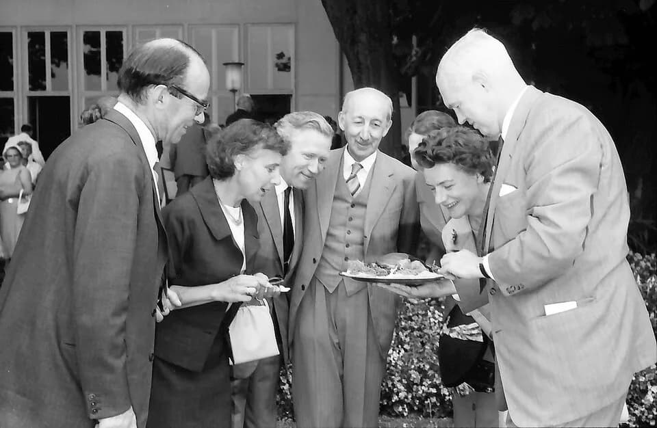 Alexander R. Todd, Baron Todd - Chemiker; Maikäferrede: Arne Tiselius, Frau ?, Granberg, Karl Georg v. Hevesy, Gräfin Karin Bernadotte, Lord Alexander Todd of Trumpington