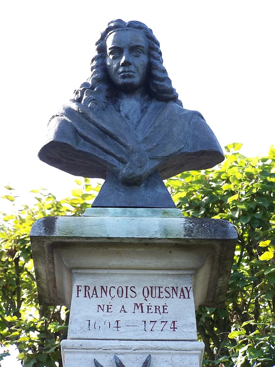 François Quesnay - Buste de François Quesnay à Méré (Yvelines, France)