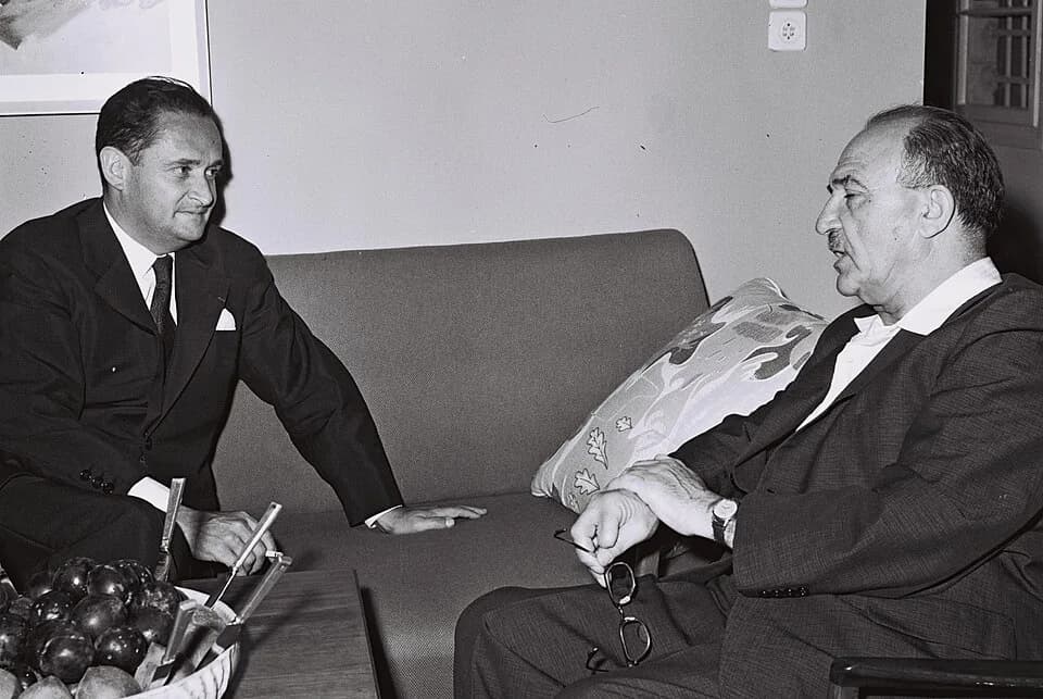 Levi Eshkol - Maurice Bourgès-Maunoury meeting Finance Minister Levi Eshkol during a visit to Israel