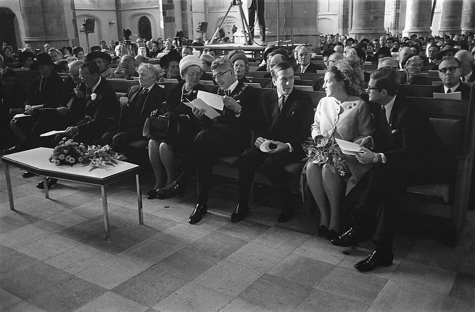 Gabriel Marcel - Collectie / Archief : Fotocollectie Anefo
Reportage / Serie : Uitreiking Erasmusprijs 1969 in de Sint Laurenskerk te Rotterdam
Beschrijving : Vlnr. Mevr. von Weizsäcker, Carl von Weiz