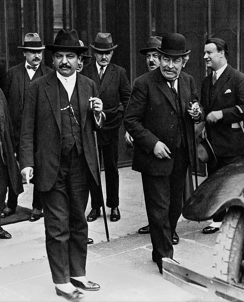 Pierre Laval - Council of Ministers at the Élysée Palace in 1926. From left to right: Pierre Laval, Aristide Briand.