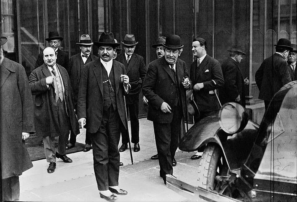 Pierre Laval - Council of Ministers at the Élysée Palace in 1926. From left to right: Pierre Laval, Aristide Briand.