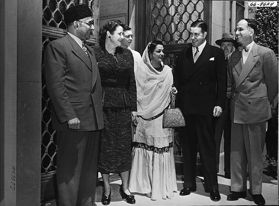 Liaquat Ali Khan - Begum Liaquat Ali Khan Meets President of MIT; image shows Liaquat Ali Khan, Mrs. Killian, Begum Liaquat Ali Khan, James Rhyne Killian (from left to right)