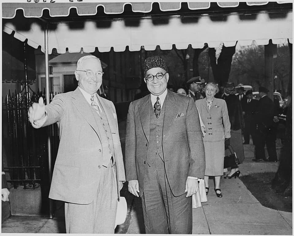 Liaquat Ali Khan - Photograph of President Truman and Prime Minister Liaquat Ali Khan of Pakistan in Washington during the Prime... - NARA - 200197.jpg