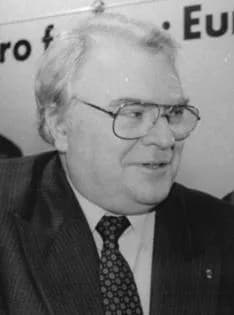 Pierre Mauroy - Title: Pierre Mauroy, Ibrahim Böhme
People in the image:
Böhme, Ibrahim: 1990 Geschäftsführer und Vorstandsmitglied der SPD, DDR (GND 119098466) * Mauroy, Pierre: Präsident der Sozi