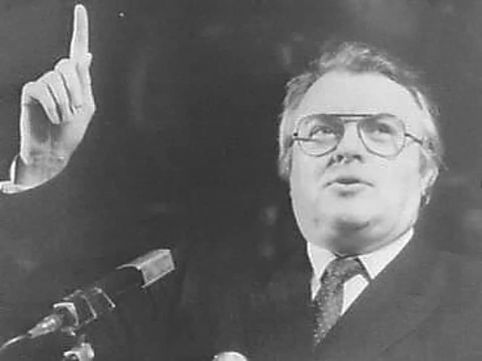 Pierre Mauroy - Photo de face de fr:Pierre Mauroy prise le 21 mai 1981