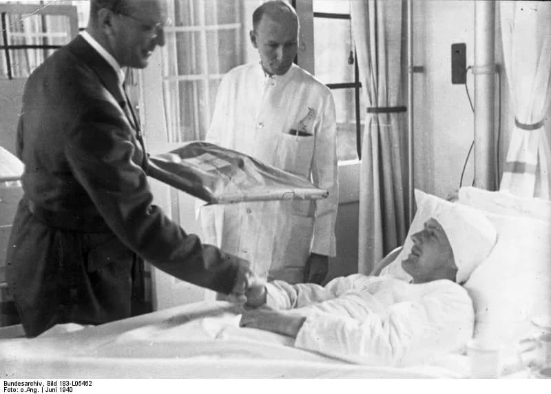 Arthur Seyss-Inquart - For documentary purposes the German Federal Archive often retained the original image captions, which may be erroneous, biased, obsolete or politically extreme. Seyß-Inquart bes