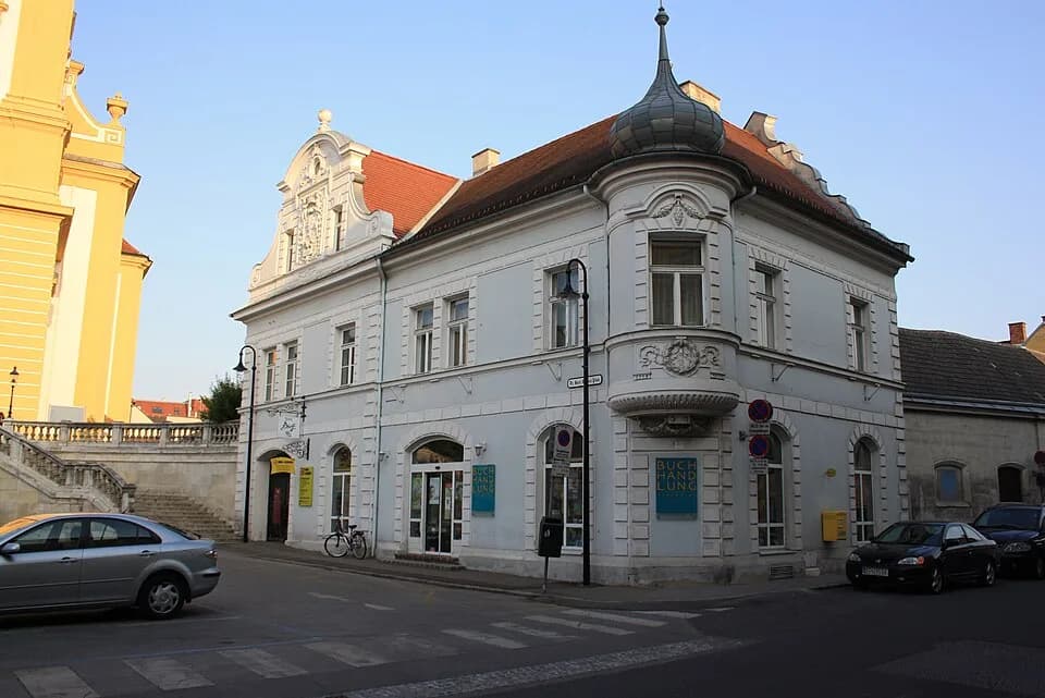 Karl Renner - Wohn- und Geschäftshaus Dr. Karl-Renner-Platz 2 in Stockerau