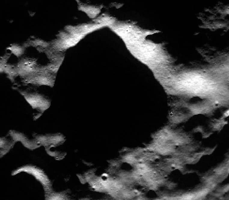 Cyril Norman Hinshelwood - Cráter lunar Hinshelwood. (Imagen LRO)