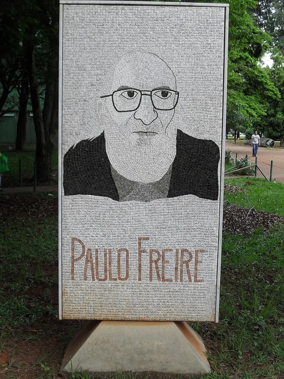 Paulo Freire - A Monument about Paulo Freire in front of Ministy of Education