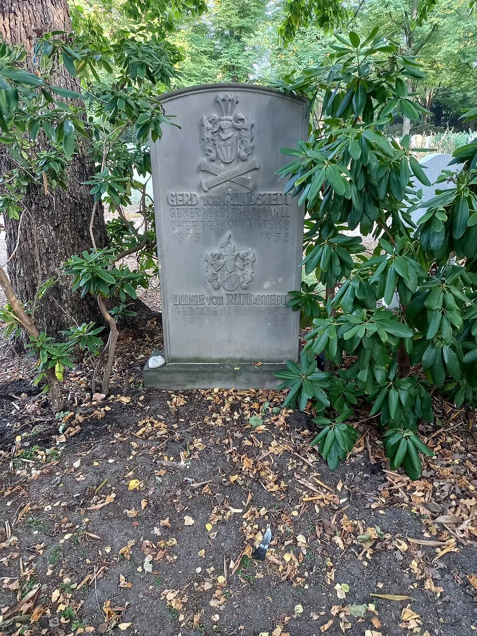Gerd von Rundstedt - Das Grab des deutschen Offiziers (Generalmajor der Wehrmacht) Gerd von Rundstedt und seiner Ehefrau Luise geborene von Götz auf dem Stadtfriedhof Stöcken in Hannover.