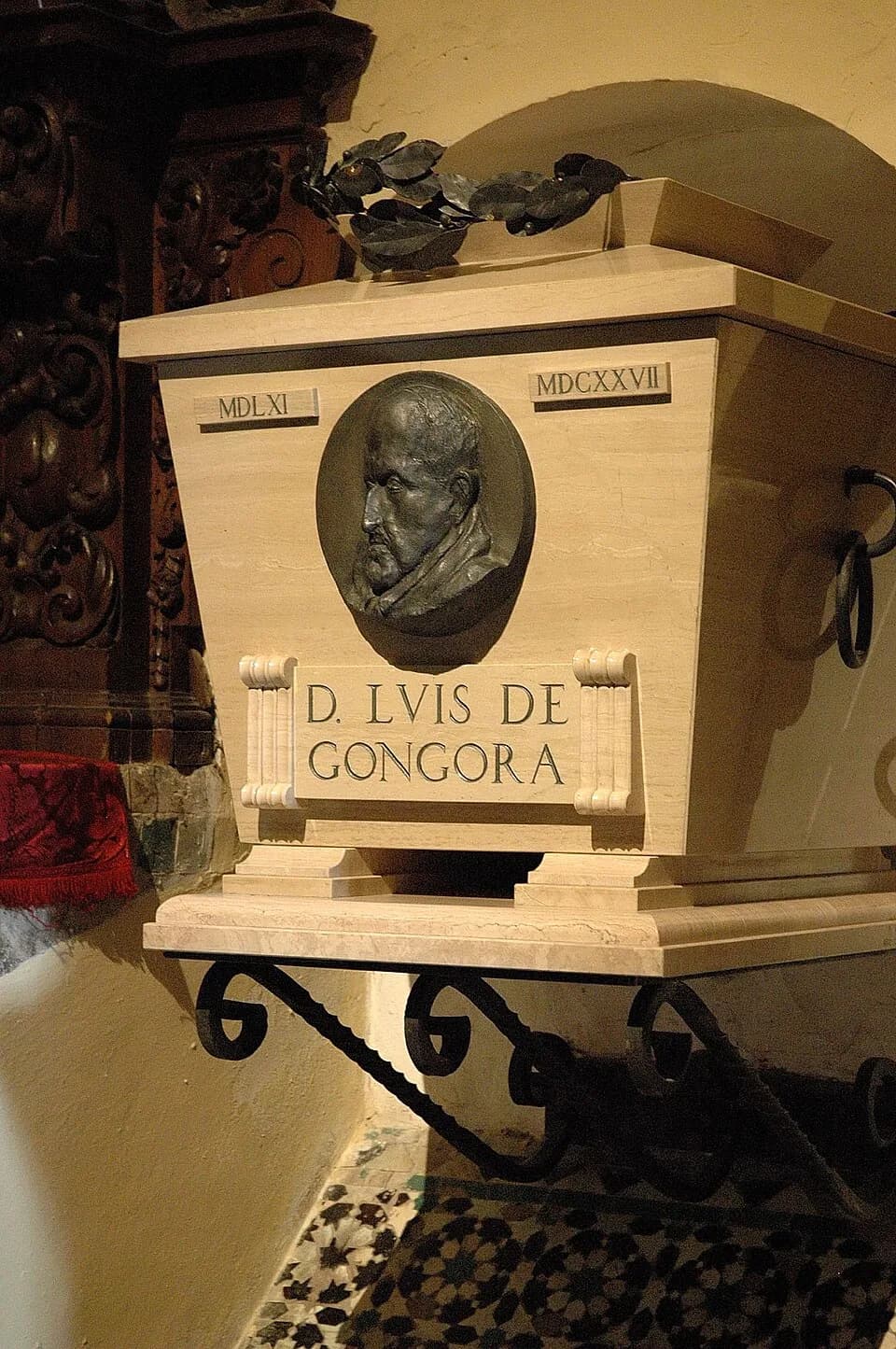 Luis de Góngora - Tumba de Luis de Góngora y Argote en la capilla de San Bartolomé de la Mezquita de Córdoba (España).