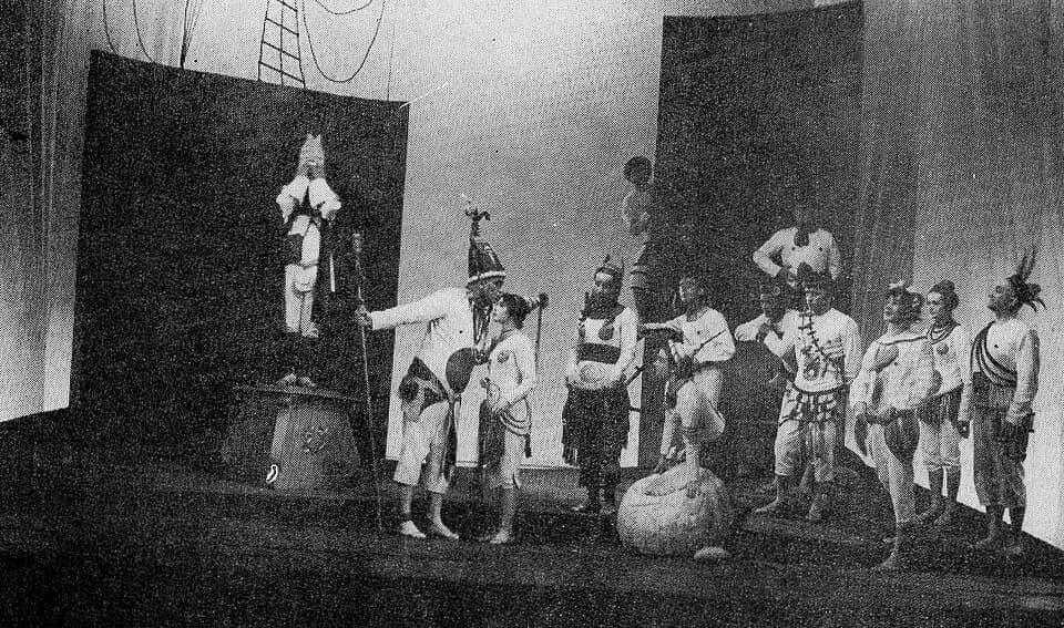 Jean Giraudoux - Komentarz do podróży Cooka w Teatrze w Kielcach.