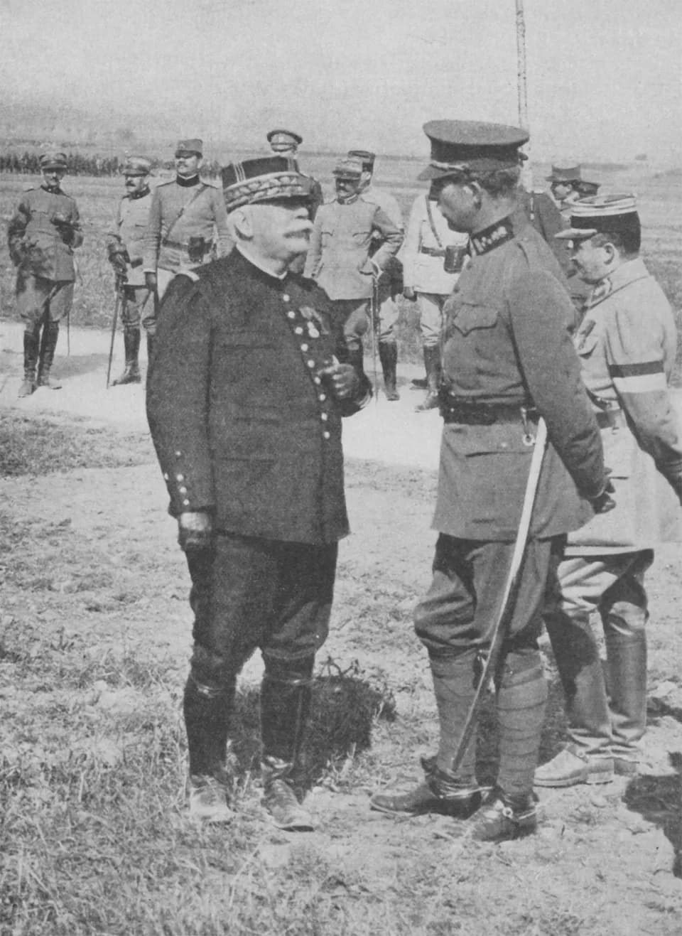 Joseph Joffre - General Joffre and Prince Alpert reviewing troops Gw.png