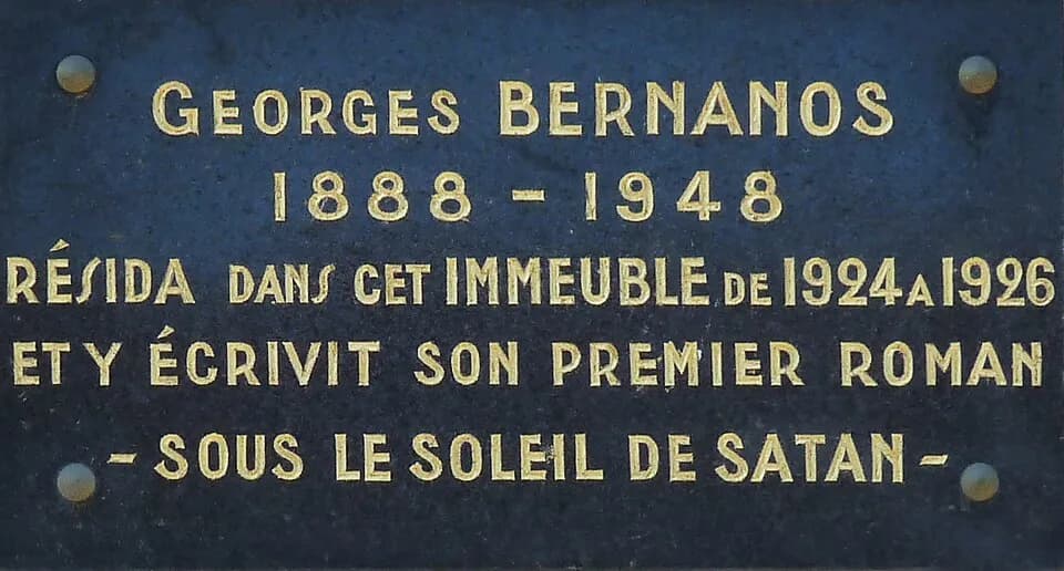 Georges Bernanos - Plaque commémorative sur l'Hôtel de la Bessière, au 47 de la rue des Ducs-de-Bar à Bar-le-Duc (Meuse), où Georges Bernanos résida de 1924 à 1926 et écrivit son premier roman, Sous l
