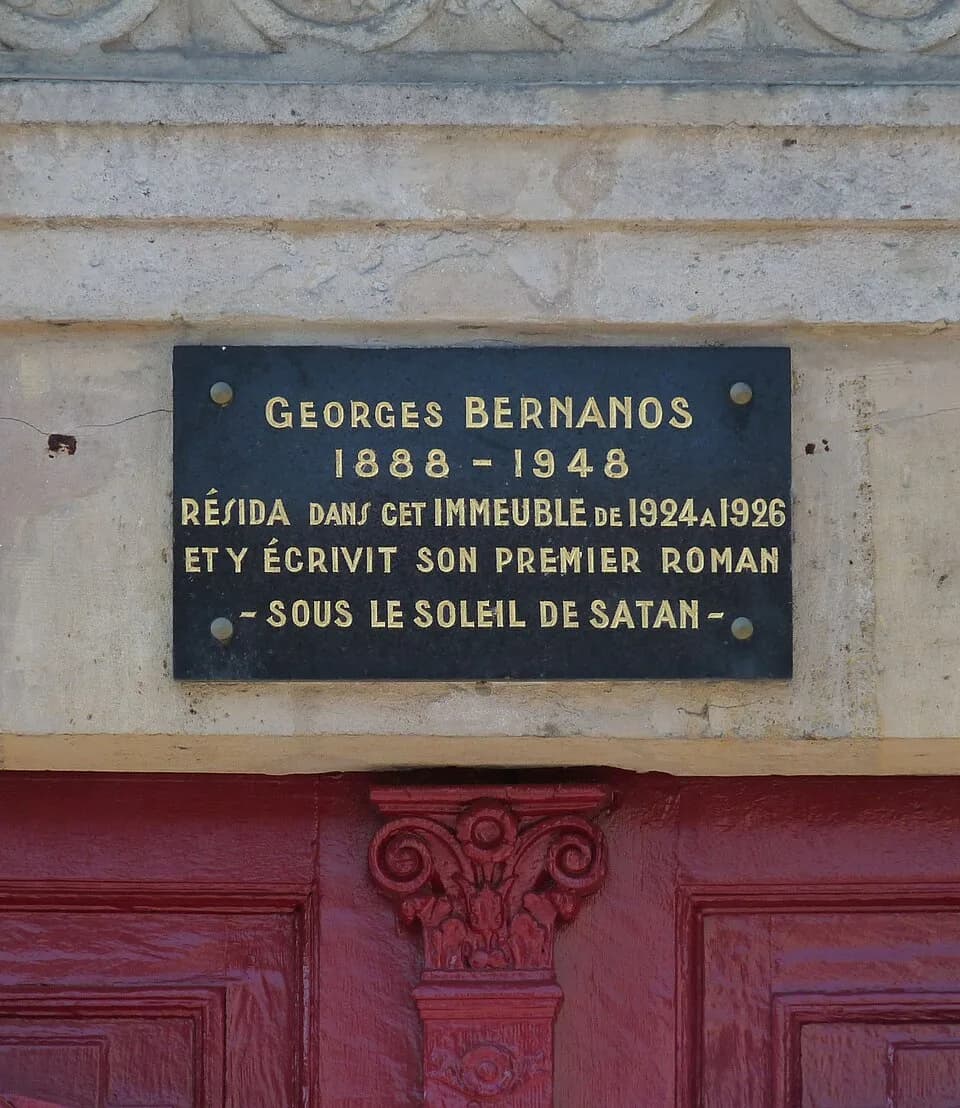 Georges Bernanos - Plaque commémorative sur l'Hôtel de la Bessière, au 47 de la rue des Ducs-de-Bar à Bar-le-Duc (Meuse), où Georges Bernanos résida de 1924 à 1926 et écrivit son premier roman, Sous l