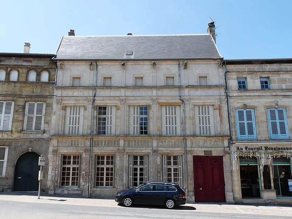 Georges Bernanos - Hôtel de la Bessière : immeuble au 47 de la rue des Ducs-de-Bar à Bar-le-Duc (Meuse), où Georges Bernanos résida de 1924 à 1926 et écrivit son premier roman, Sous le soleil de Satan
