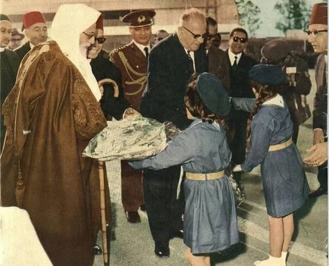 Cevdet Sunay - Turkish president Cevdet Sunay along with King Idris of Libya meet Libyan children in Sunay's visit to Libya. Former PM Mahmud al Muntasir, and Crown Prince Hassan are Standing behind K