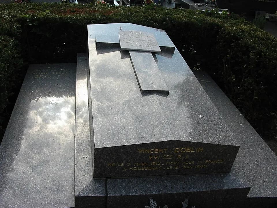 Alfred Döblin - Grave of writer Alfred Döblin, his wife and their son mathematician Vincent Doblin (Wolfgang Döblin), in the cemetary of Housseras, village of the Vosges.