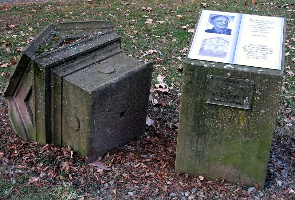 Alfred Döblin - Döblin-Denkmal im Zentrum für Psychiatrie in Emmendingen