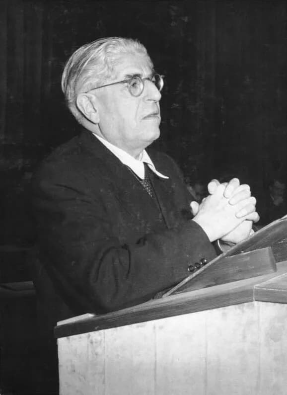 Ernst Bloch - For documentary purposes the German Federal Archive often retained the original image captions, which may be erroneous, biased, obsolete or politically extreme. Berlin, Ernst Bloch auf B