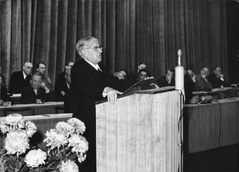 Ernst Bloch - For documentary purposes the German Federal Archive often retained the original image captions, which may be erroneous, biased, obsolete or politically extreme. Berlin, Ernst Bloch auf B