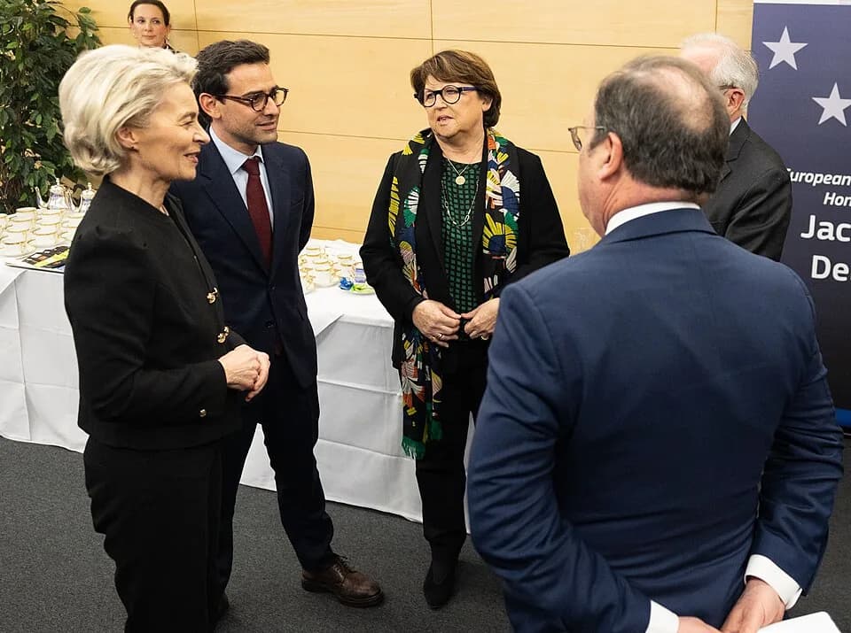 Jacques Delors - Arrivals and signing of the book of condolences before the European Ceremony of Honour for Jacques Delors, former President of the European Commission.
From left to right: 

Ursula vo