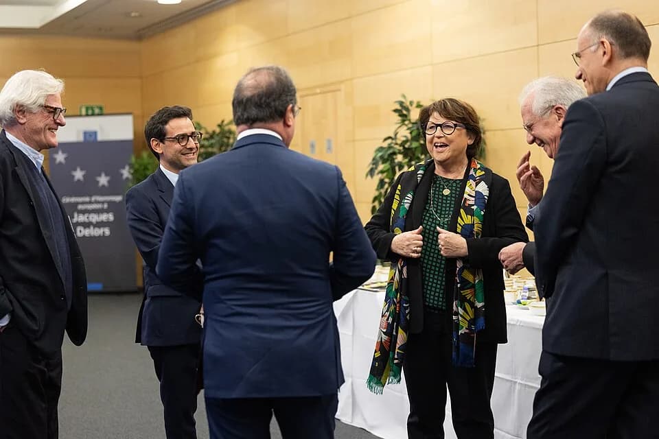 Jacques Delors - Arrivals and signing of the book of condolences before the European Ceremony of Honour for Jacques Delors.
From left to right:

Jean-Louis Brochen, husband of Martine Aubry
Stéphane S