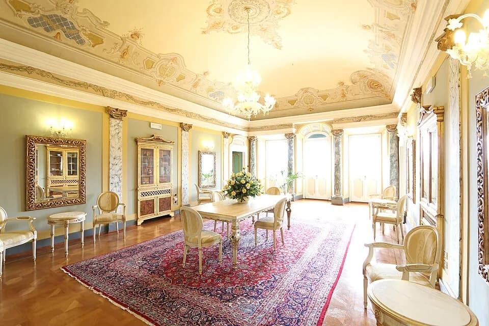Alberto Sordi - Great Room named after Alberto Sordi after starring the movie Marchese Del Grillo, filmed on the same location.