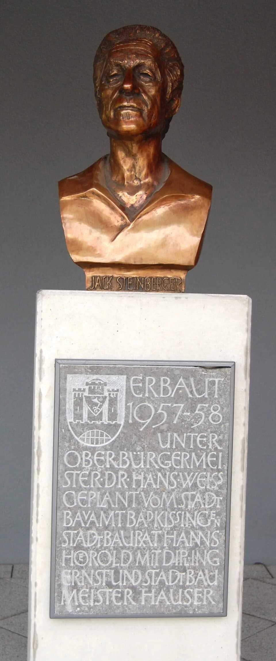 Jack Steinberger - Büste des Physik-Nobelpreisträgers Jack Steinberger (* 1921); Standort: de:Jack-Steinberger-Gymnasium, Bad Kissingen