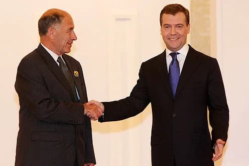 Vladimir Arnold - THE KREMLIN, MOSCOW. A national award has been awarded to chief researcher of the Department of Geometry and Topology of the V.A. Steklov Mathematical Institute of the Russian Academ