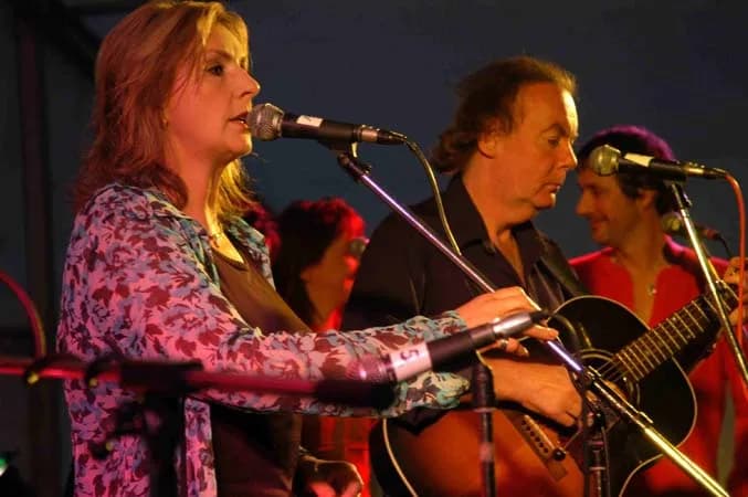 Moya Brennan - Original description from the en: wikipedia: I took this image myself with a digital camera while Clannad were performing at Leo's Tavern, Co.Donegal, Ireland. There i release all copyr
