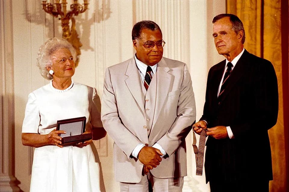 James Earl Jones - President George H. W. Bush and Mrs. Barbara Bush present the Medal of Arts to James Earl Jones.