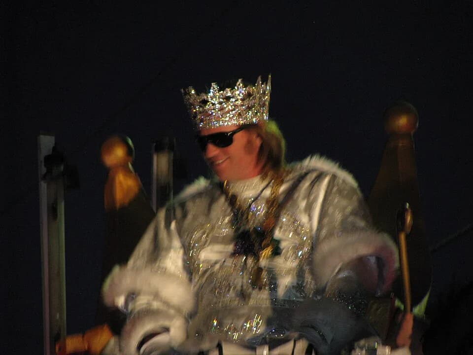 Val Kilmer - Bacchus parade, Sunday before Mardi Gras Day, New Orleans.  Val Kilmer reigns as Bacchus 2009.